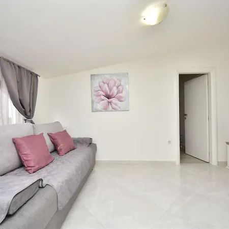 Apartment Tome *